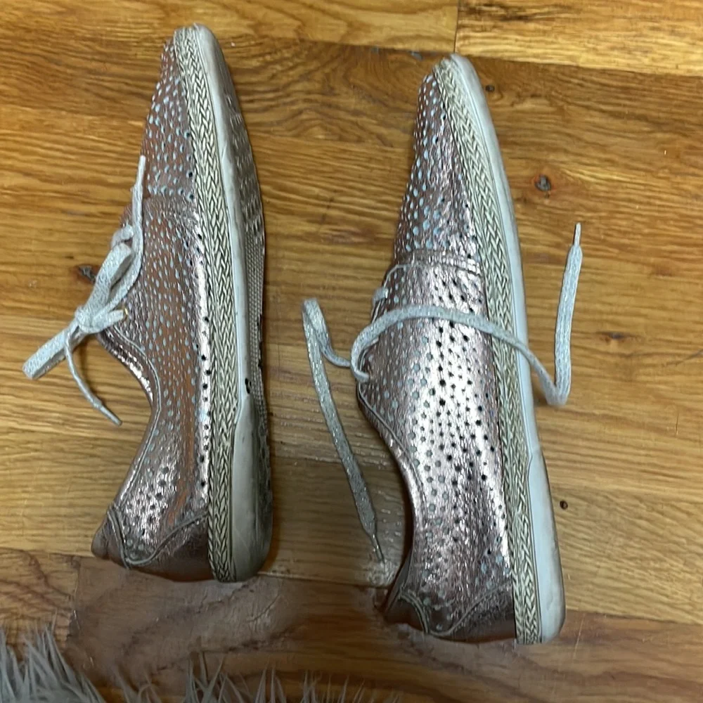 Gorgeous gold rose sneakers - Picture 3 of 4